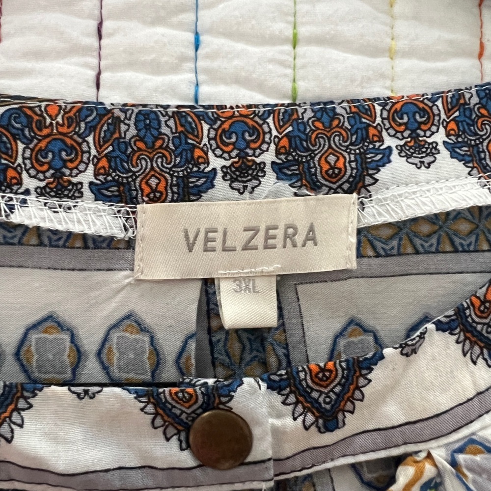 Patterned top - Picture 3 of 3
